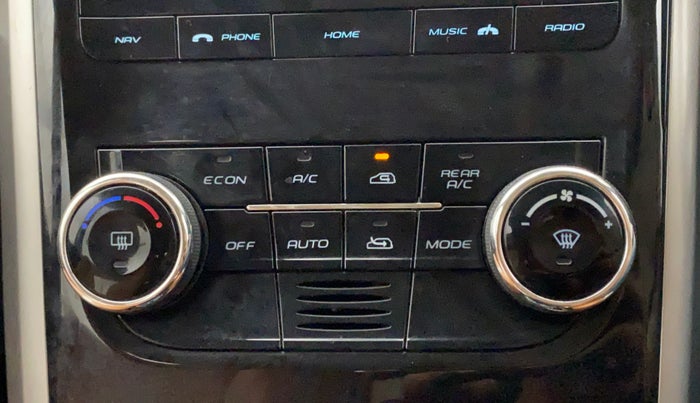 2018 Mahindra XUV500 W7 AT, Diesel, Automatic, 67,676 km, AC Unit - Car heater not working