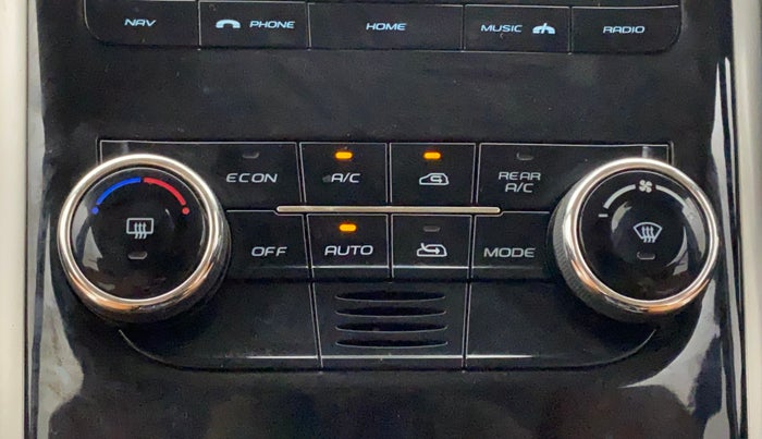 2018 Mahindra XUV500 W7 AT, Diesel, Automatic, 67,676 km, Automatic Climate Control