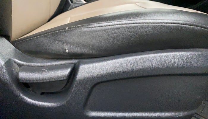 2019 Hyundai Elite i20 1.2 MAGNA PLUS VTVT, Petrol, Manual, 36,301 km, Driver Side Adjustment Panel
