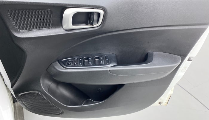 2020 Hyundai VENUE SX PLUS 1.0 TURBO DCT, Petrol, Automatic, 26,640 km, Driver Side Door Panels Control