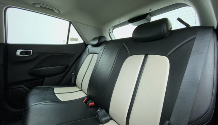 2020 Hyundai VENUE SX PLUS 1.0 TURBO DCT, Petrol, Automatic, 26,640 km, Right Side Rear Door Cabin