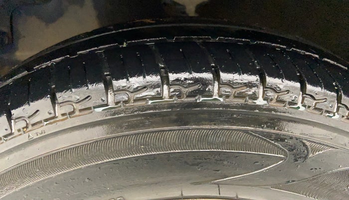 2015 Hyundai Eon D LITE PLUS, Petrol, Manual, 22,182 km, Left Front Tyre Tread