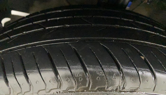 2017 Maruti Baleno ALPHA PETROL 1.2, Petrol, Manual, 71,939 km, Left Front Tyre Tread