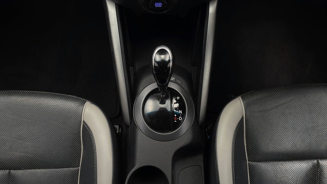 2013 Hyundai Veloster Sr Turbo, Automatic, 99354 km, Gear Lever 
