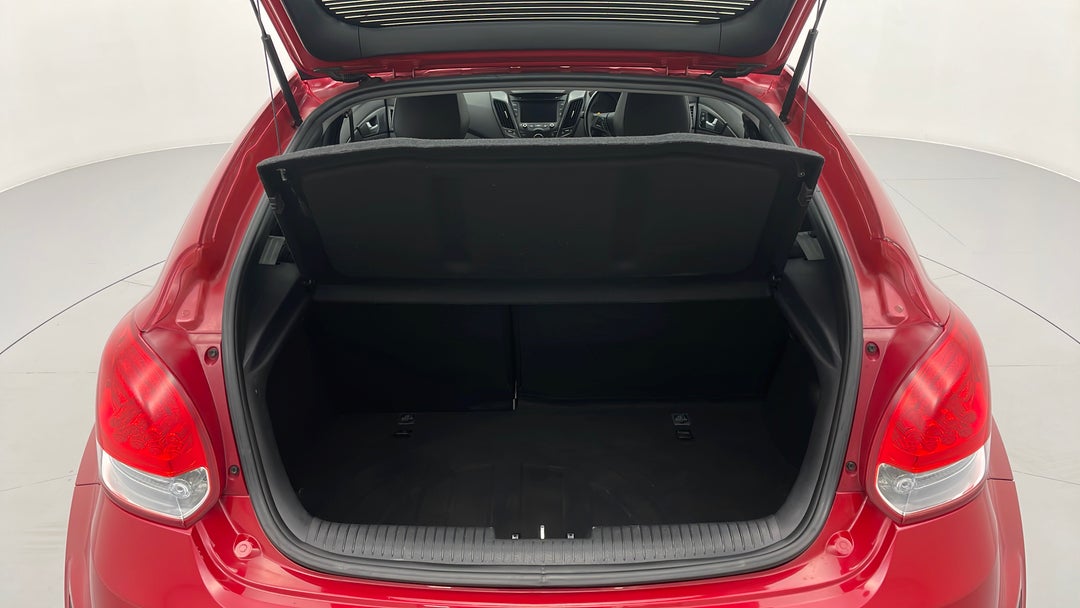 2013 Hyundai Veloster Sr Turbo, Automatic, 99354 km, Boot Inside View