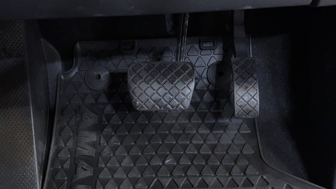 2021 Volkswagen Amarok Tdi580 Highline 4motion, Automatic, 107788 km, Pedals and Footmat