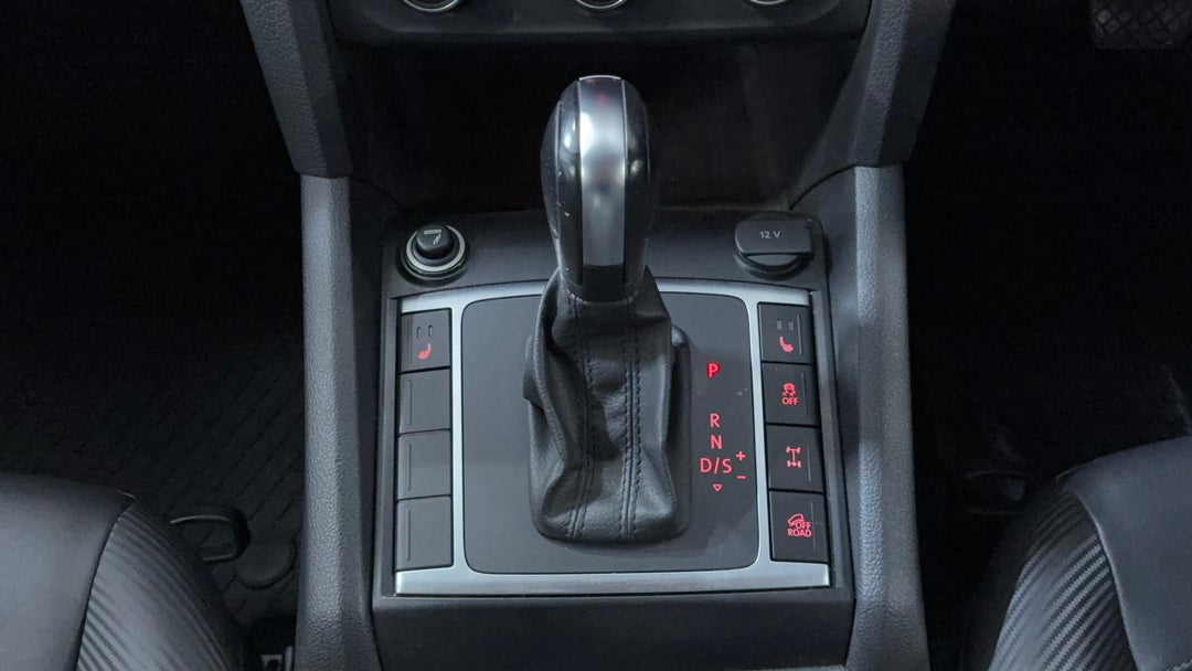 2021 Volkswagen Amarok Tdi580 Highline 4motion, Automatic, 107788 km, Gear Lever 