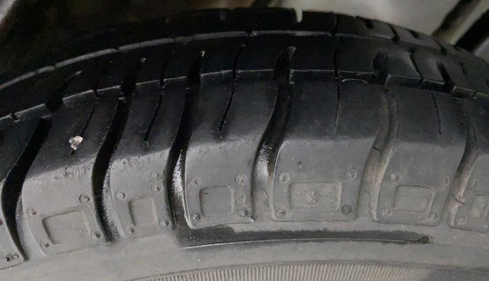 2014 Maruti Alto 800 LXI, Petrol, Manual, 28,635 km, Left Rear Tyre Tread