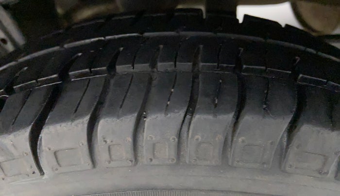 2014 Maruti Alto 800 LXI, Petrol, Manual, 28,635 km, Left Front Tyre Tread