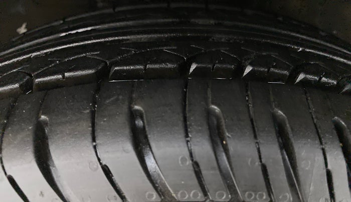 2011 Toyota Etios G, Petrol, Manual, 39,508 km, Left Front Tyre Tread