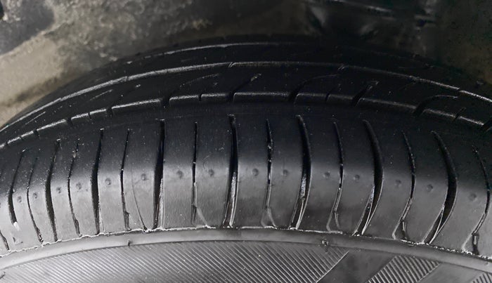 2019 Maruti Alto 800 LXI CNG, CNG, Manual, 34,317 km, Left Front Tyre Tread