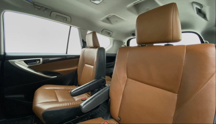 2017 Toyota Innova Crysta 2.8 ZX AT 7 STR, Diesel, Automatic, 85,182 km, Right Side Rear Door Cabin