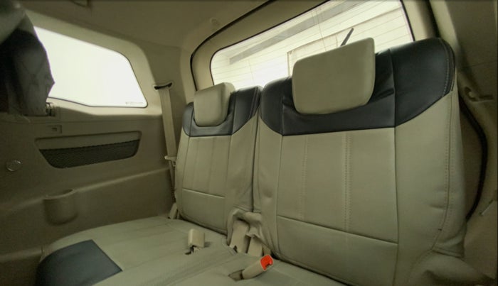 2016 Mahindra XUV500 W6, Diesel, Manual, 84,468 km, Third Seat Row ( optional )