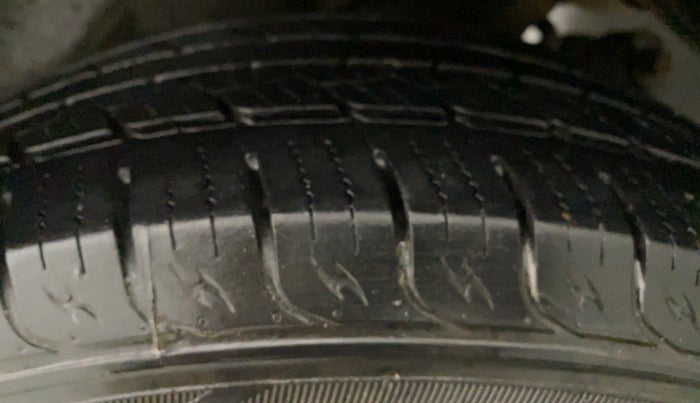 2016 Mahindra XUV500 W6, Diesel, Manual, 84,468 km, Left Rear Tyre Tread