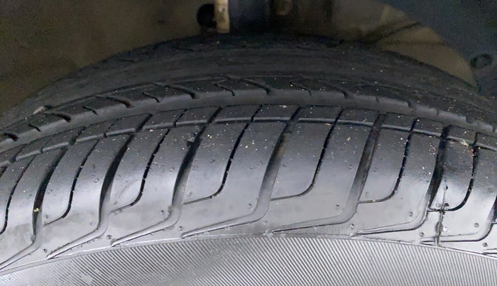 2017 Maruti Dzire VDI, Diesel, Manual, 94,792 km, Right Front Tyre Tread