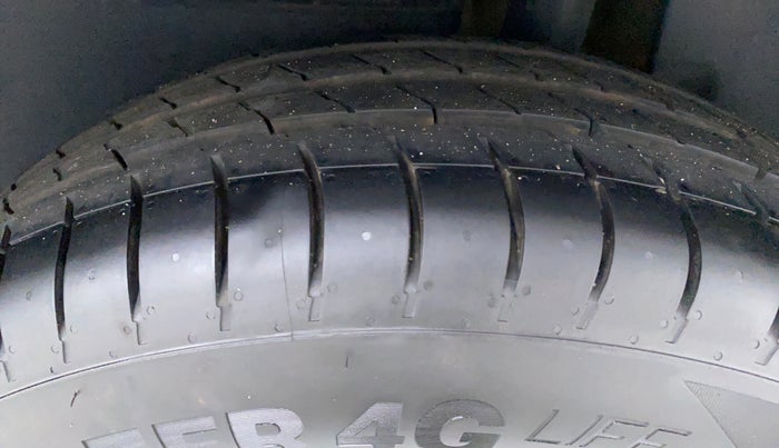 2017 Maruti Dzire VDI, Diesel, Manual, 94,792 km, Left Rear Tyre Tread