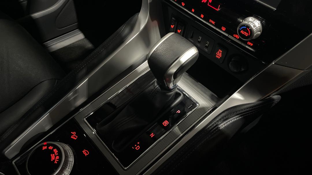 2023 Mitsubishi Pajero Sport Gsr (4WD) 7 Seat, Automatic, 35355 km, Gear Lever 