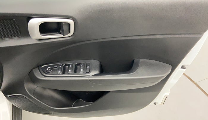 2020 Hyundai VENUE S MT 1.2 KAPPA, Petrol, Manual, 11,694 km, Driver Side Door Panels Control