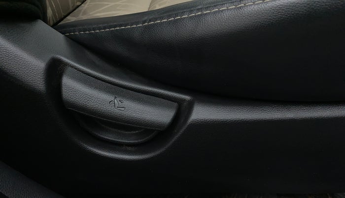 2018 Hyundai Grand i10 SPORTZ 1.2 KAPPA VTVT, Petrol, Manual, 70,369 km, Driver Side Adjustment Panel