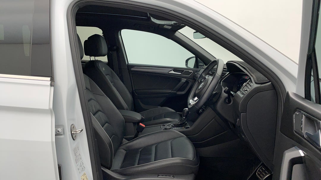 2018 Volkswagen Tiguan Allspace 162 Tsi Highline, Automatic, 95490 km, Right Side Front Door Cabin View