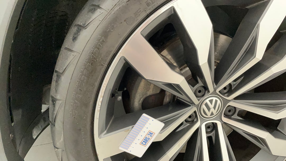 2018 Volkswagen Tiguan Allspace 162 Tsi Highline, Automatic, 95490 km, Wheels Rim Front LHS Scratch