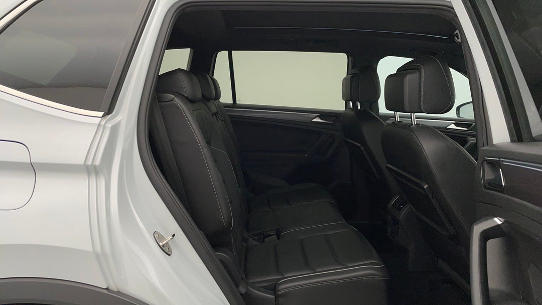 2018 Volkswagen Tiguan Allspace 162 Tsi Highline, Automatic, 95490 km, Right Side Rear Door Cabin View