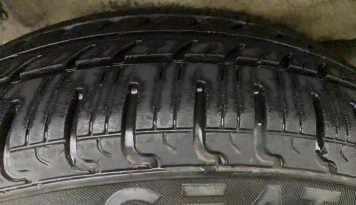 2017 Maruti Wagon R 1.0 VXI, Petrol, Manual, 13,920 km, Left Front Tyre Tread