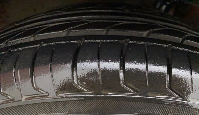 2015 Maruti Celerio VXI d, Petrol, Manual, 75,957 km, Right Rear Tyre Tread