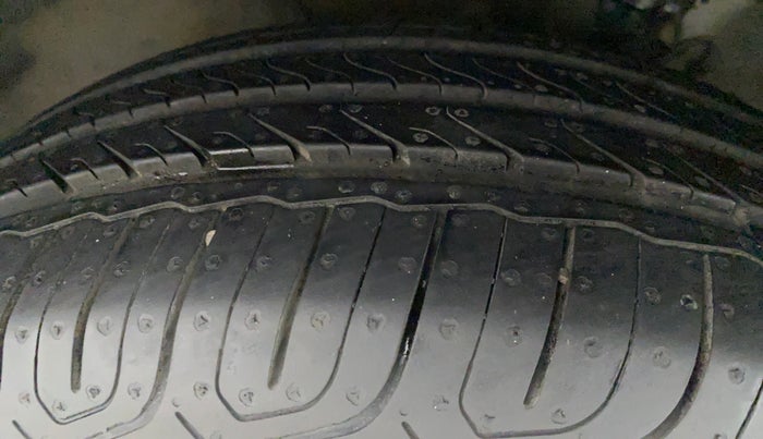 2015 Hyundai Elite i20 SPORTZ 1.2, Petrol, Manual, 43,888 km, Right Front Tyre Tread