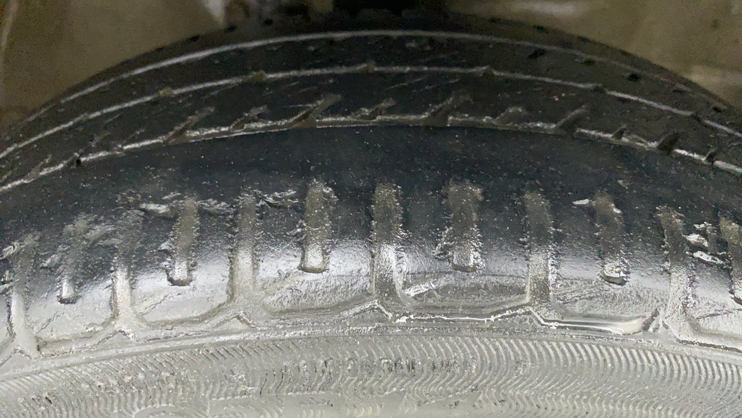 Right Front Tyre Tread