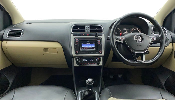 2016 Volkswagen Polo HIGHLINE1.2L, Petrol, Manual, 1,08,350 km, Dashboard