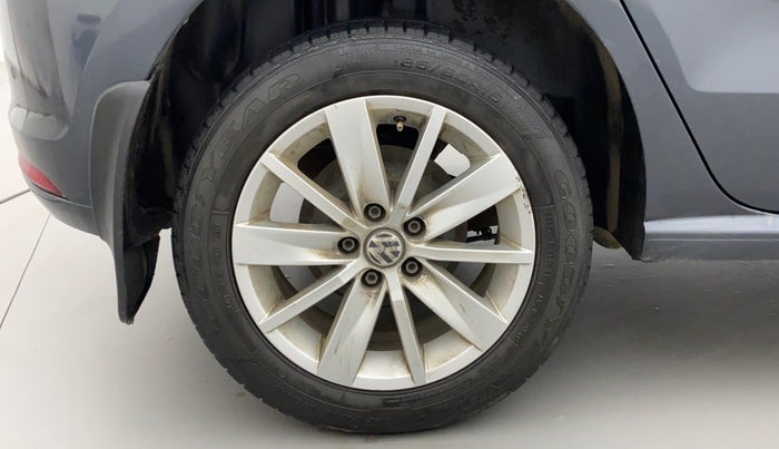 2016 Volkswagen Polo HIGHLINE1.2L, Petrol, Manual, 1,08,350 km, Right Rear Wheel
