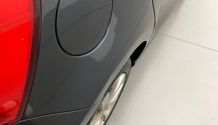2016 Volkswagen Polo HIGHLINE1.2L, Petrol, Manual, 1,08,350 km, Right quarter panel - Slightly dented
