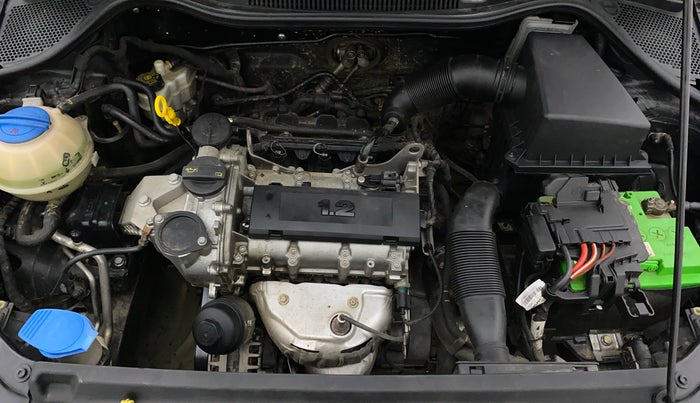 2016 Volkswagen Polo HIGHLINE1.2L, Petrol, Manual, 1,08,350 km, Open Bonet