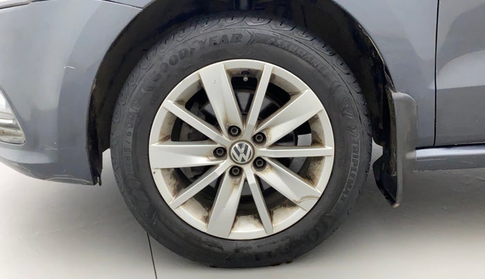 2016 Volkswagen Polo HIGHLINE1.2L, Petrol, Manual, 1,08,350 km, Left Front Wheel