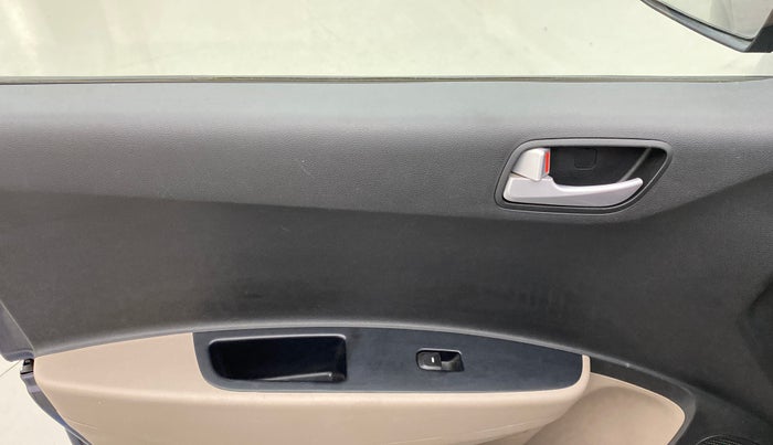 2017 Hyundai Grand i10 ASTA 1.2 KAPPA VTVT, Petrol, Manual, 26,274 km, Left front window switch / handle - Switch/handle not functional