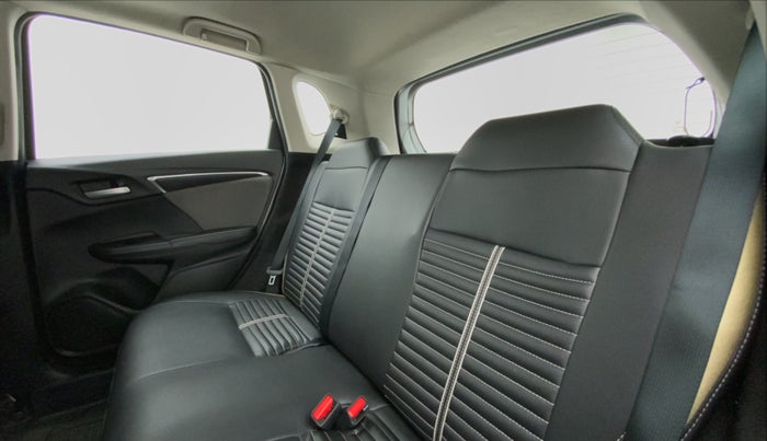 2017 Honda WR-V 1.5 i-DTEC VX MT, Diesel, Manual, 55,632 km, Right Side Rear Door Cabin