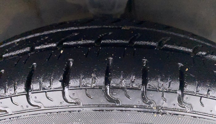 2009 Hyundai i10 SPORTZ 1.2, Petrol, Manual, 81,564 km, Right Front Tyre Tread
