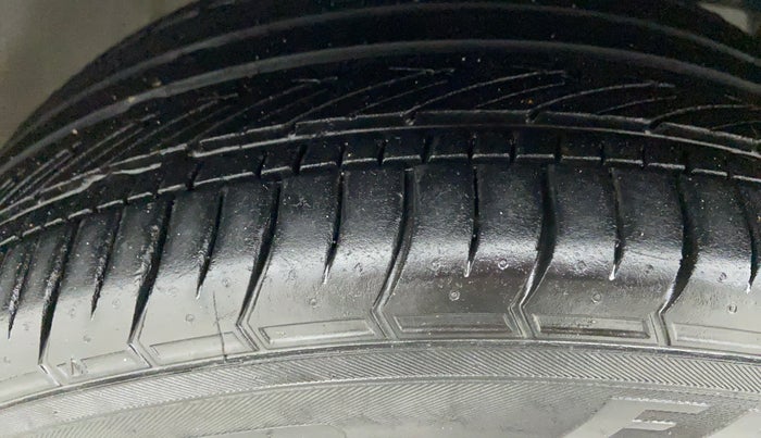 2018 Honda City V MT DIESEL, Diesel, Manual, 43,730 km, Right Front Tyre Tread