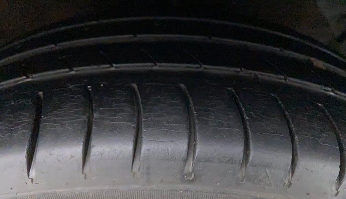 2014 Hyundai Grand i10 SPORTZ 1.2 KAPPA VTVT, Petrol, Manual, 58,364 km, Right Front Tyre Tread