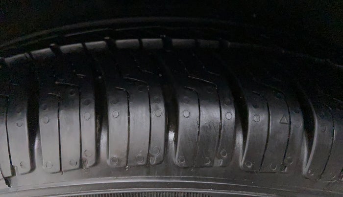 2014 Hyundai Grand i10 SPORTZ 1.2 KAPPA VTVT, Petrol, Manual, 58,364 km, Right Rear Tyre Tread