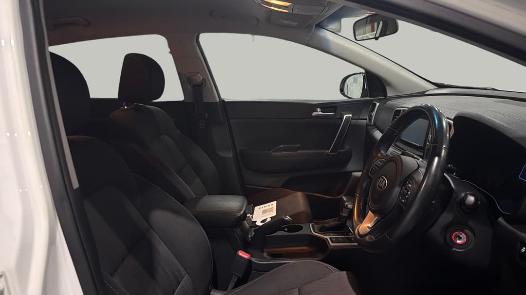 2017 Kia Sportage Si (FWD), Automatic, 98877 km, Right Side Front Door Cabin View