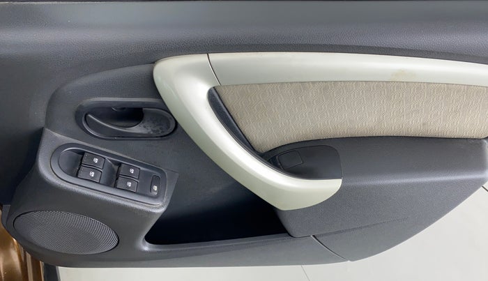 2014 Renault Duster RXL PETROL 104, Petrol, Manual, 47,720 km, Driver Side Door Panels Control