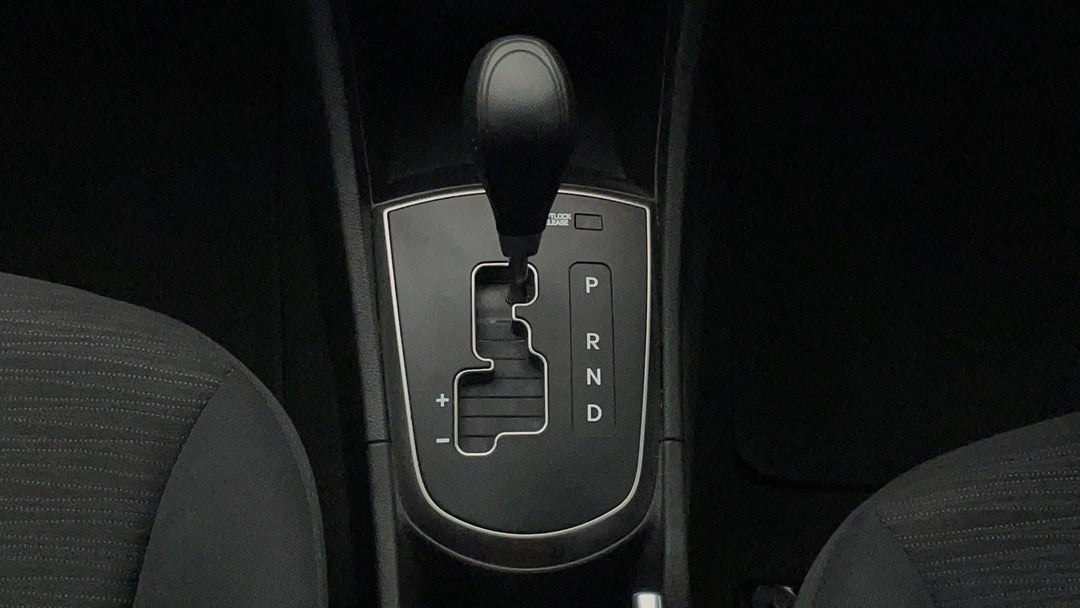 2015 Hyundai Accent Active, Automatic, 64877 km, Gear Lever 