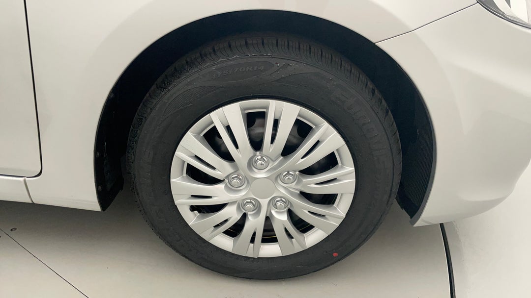 2015 Hyundai Accent Active, Automatic, 64877 km, Right Front Wheel