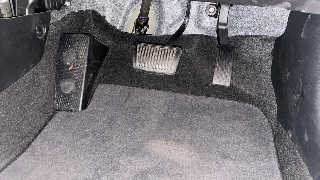 2015 Hyundai Accent Active, Automatic, 64877 km, Pedals and Footmat