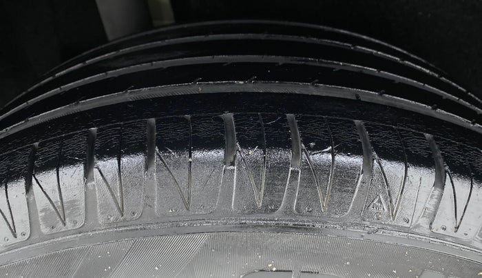 2018 Maruti Vitara Brezza ZDI, Diesel, Manual, 52,759 km, Right Rear Tyre Tread