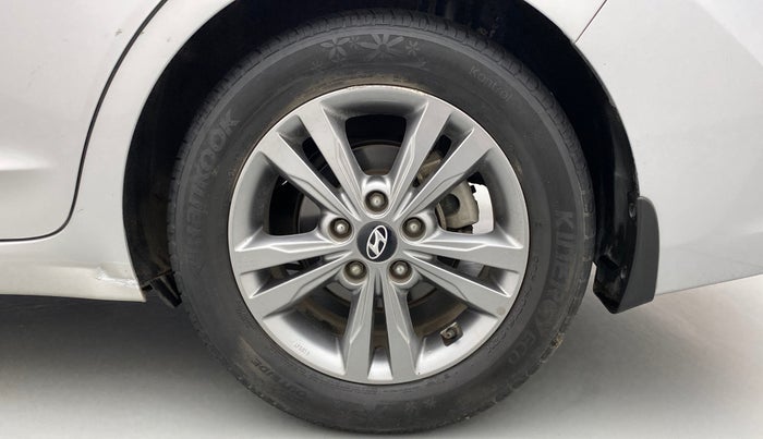 2017 Hyundai New Elantra 2.0 SX(O) AT PETROL, Petrol, Automatic, 24,519 km, Left Rear Wheel