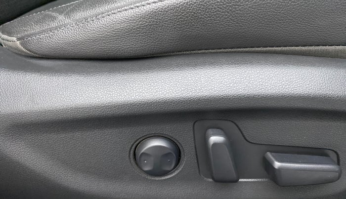 2017 Hyundai New Elantra 2.0 SX(O) AT PETROL, Petrol, Automatic, 24,519 km, Driver Side Adjustment Panel