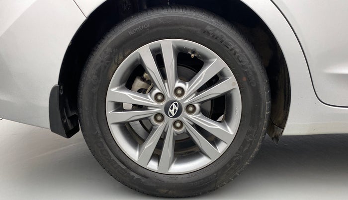 2017 Hyundai New Elantra 2.0 SX(O) AT PETROL, Petrol, Automatic, 24,519 km, Right Rear Wheel